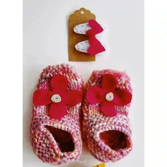 Children’s Handmade Baby Slippers with felt flowers and Matching Heart Barrettes - Picture 1 of 6